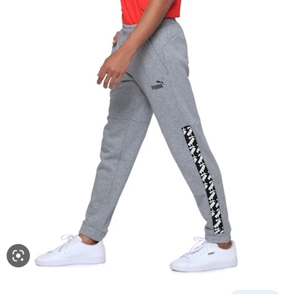 Puma Joggers Large - Picture 1 of 7